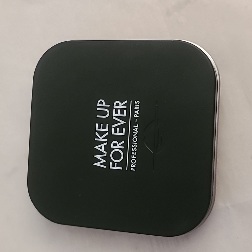 Make up forever ultra hd microfinishing pressed powder